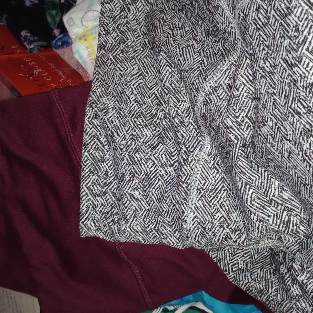 LOT TWO PAIRS CHAMPION Leggings Tights Size XXL One Red/Purple One Black White